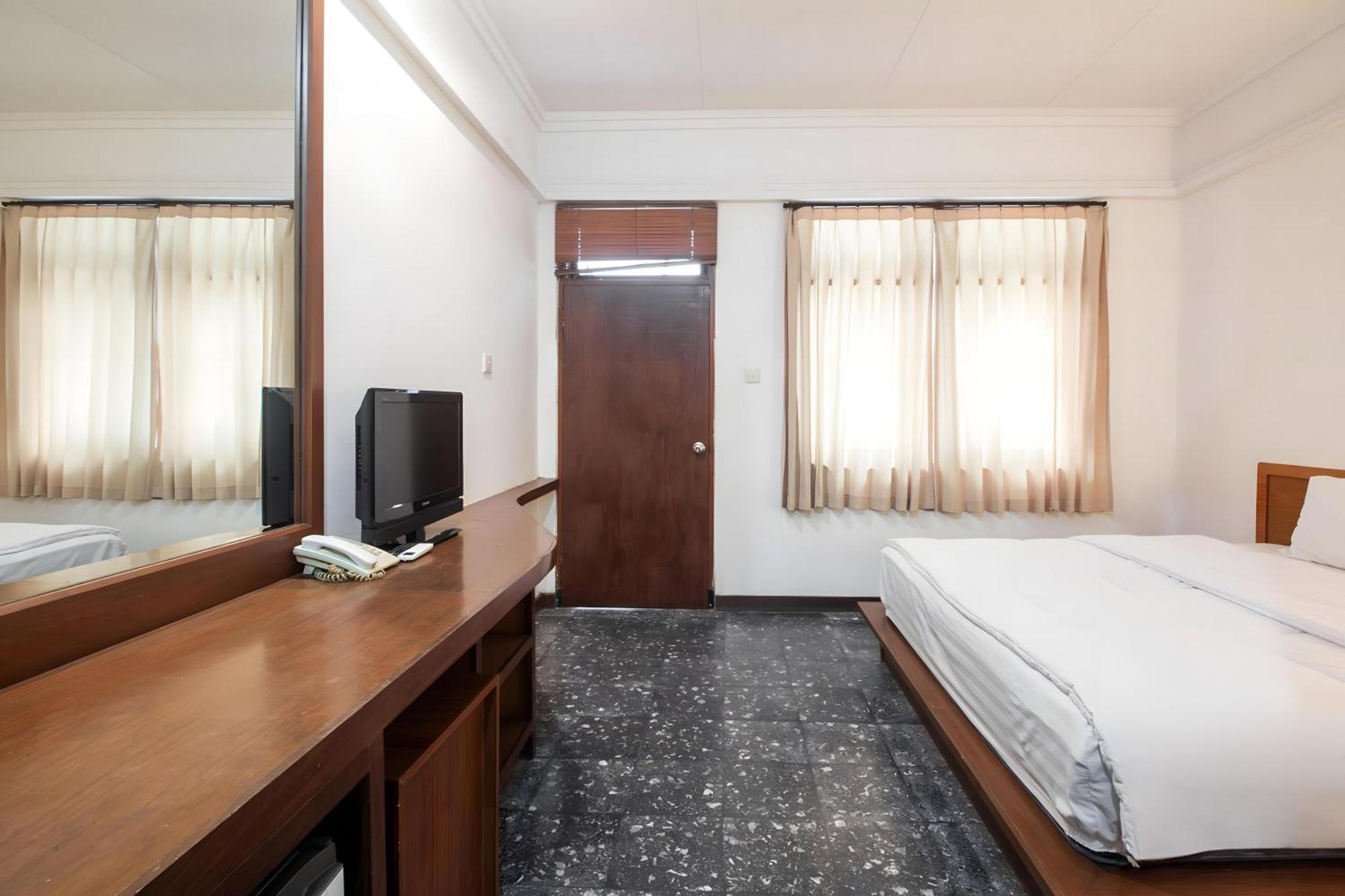 Capital O 93809 Wida Hotel レギャン エクステリア 写真